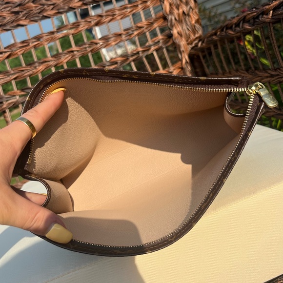 SOLD ‼️ Louis Vuitton Toiletry 26 - Picture 10 of 17